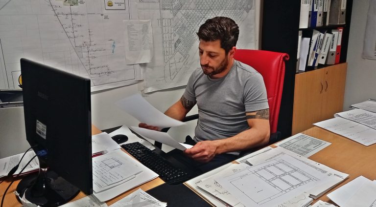 Con 28.000 medidores en servicio y redes que datan de los años 70 y 80, CORPICO apuesta a la innovación: desde la regulación de presión vía celular hasta la siembra de bacterias para limpiar cañerías