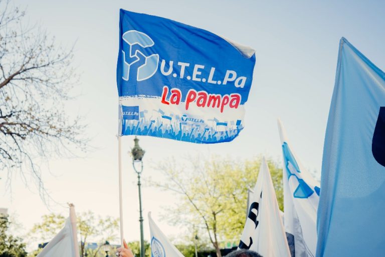 UTELPa se moviliza a Casa de Gobierno en rechazo a los descuentos por el paro del 4 de diciembre