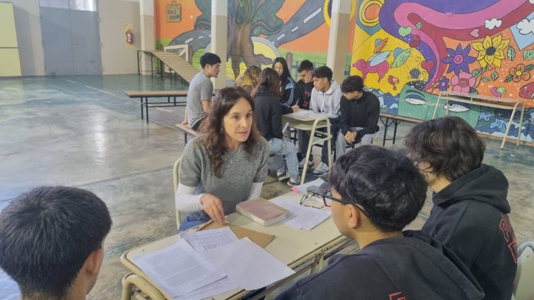 Funcionarios de General Pico realizan taller y simulacro de audiencia en Rancul para estudiantes secundarios