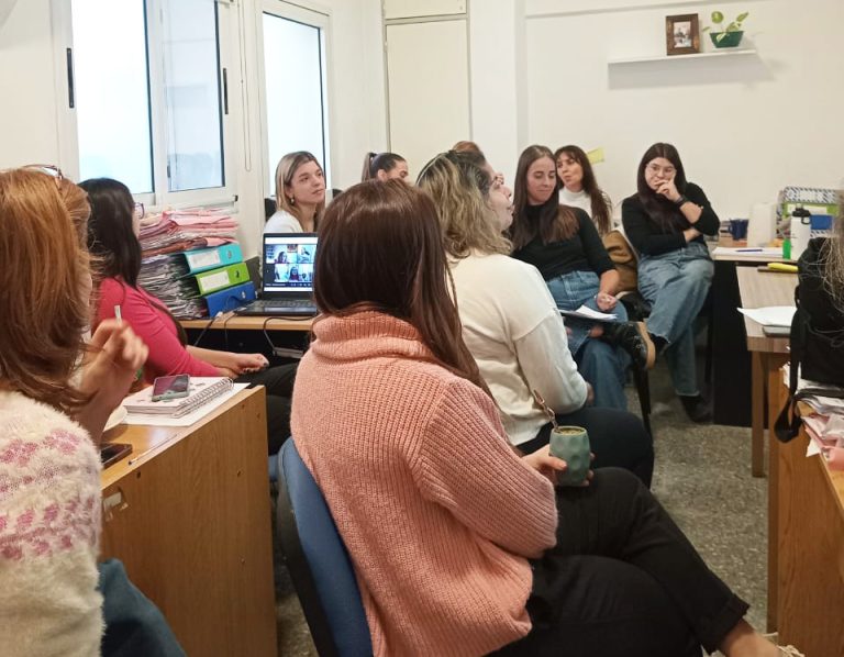 Jornada de formación fortalece la restitución de derechos a niñeces desde la práctica profesional