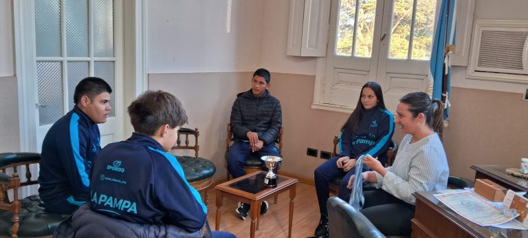 Reconocimiento a jóvenes deportistas de Intendente Alvear por su destacada participación en los Juegos EPADE y PARAEPADE 2025