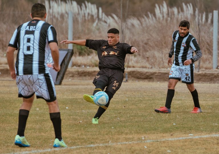 Torneo “Entre Amigos”: Goleadas, resultados ajustados y un partido suspendido en la cuarta fecha