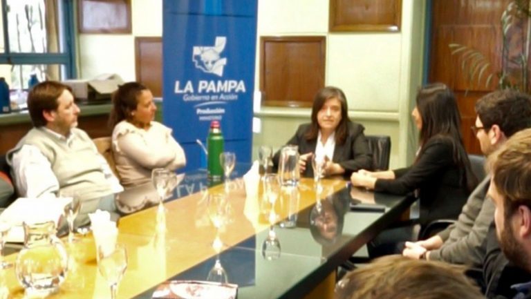 Jefes comunales avanzan en la implementación de la Ley de Plaguicidas: Adolfo Van Praet, Miguel Riglos, Pichi Huinca, Dorila y Parera