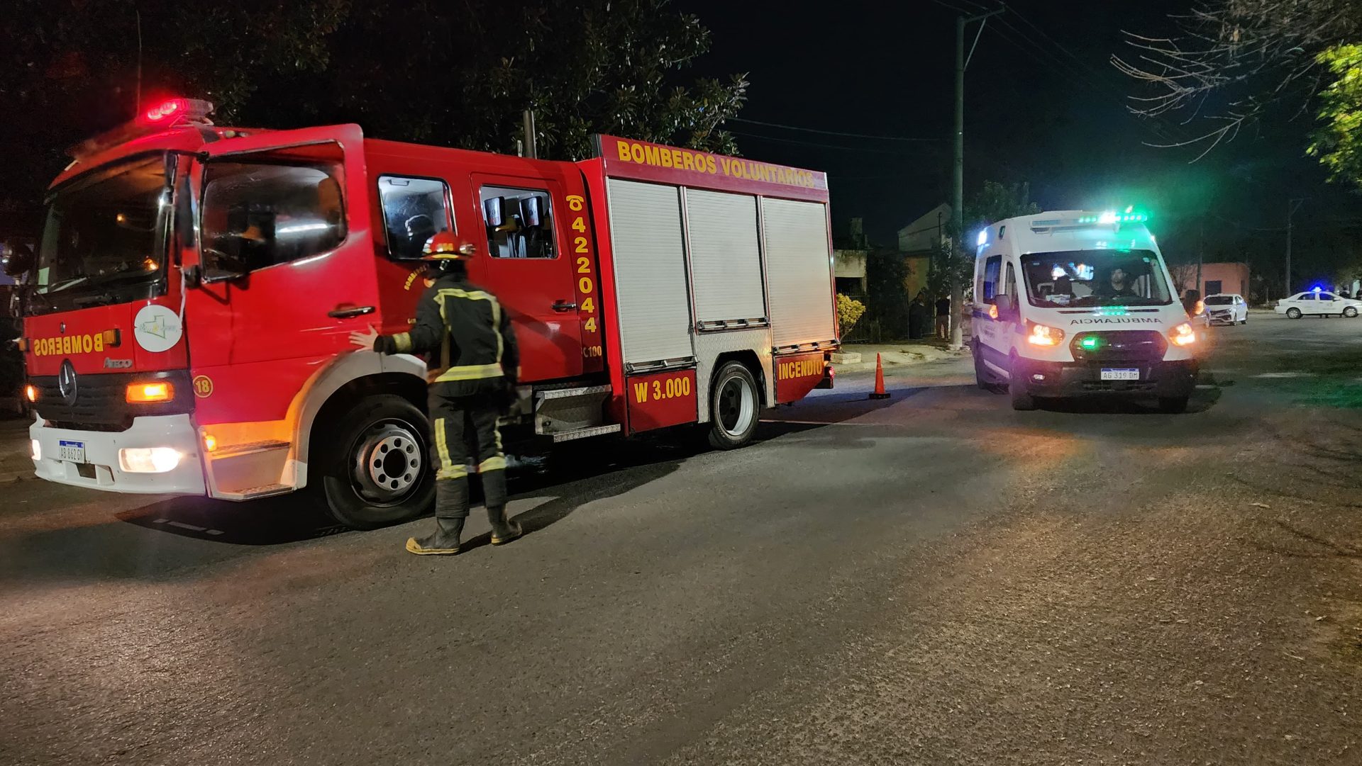 Bomberos acudió por un incendio de vivienda. Una mujer fue hospitalizada