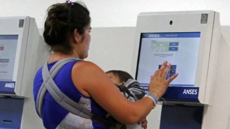 ANSES: ¿quiénes cobran mañana jueves 12? El calendario de pago de jubilaciones, pensiones, AUH y aguinaldo