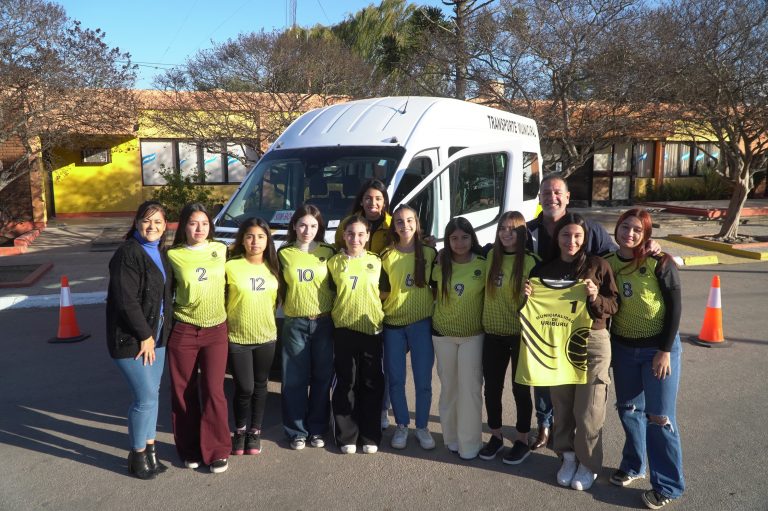 Uriburu recibe una nueva combi cero kilómetro para mejorar servicios comunitarios