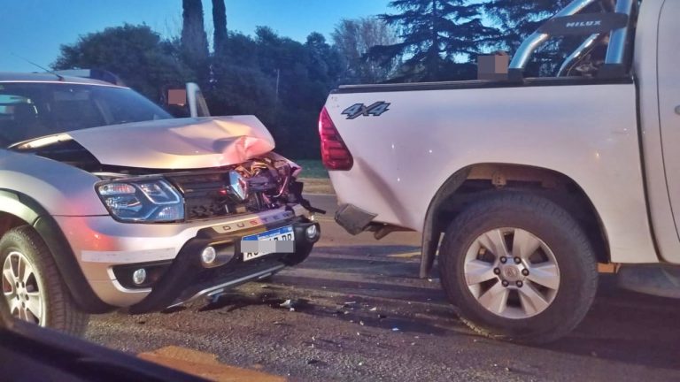 Choque en la mañana: colisión entre dos camionetas en Circunvalación y Av. San Martín