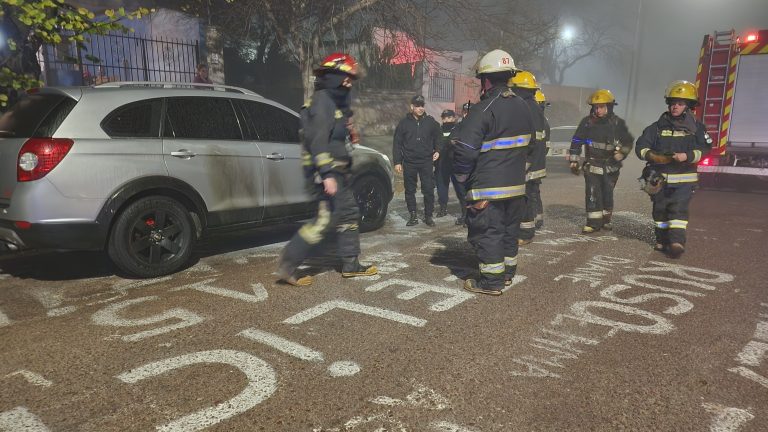Otro intento de incendio de vehículo: un vecino evitó daños mayores