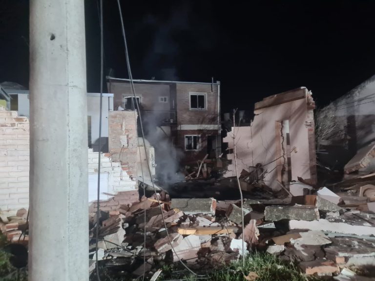 Explosión en General Acha: ocho viviendas afectadas y un hombre hospitalizado