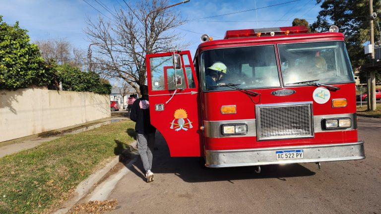 Principio de incendio en una vivienda: actuaron bomberos y policía