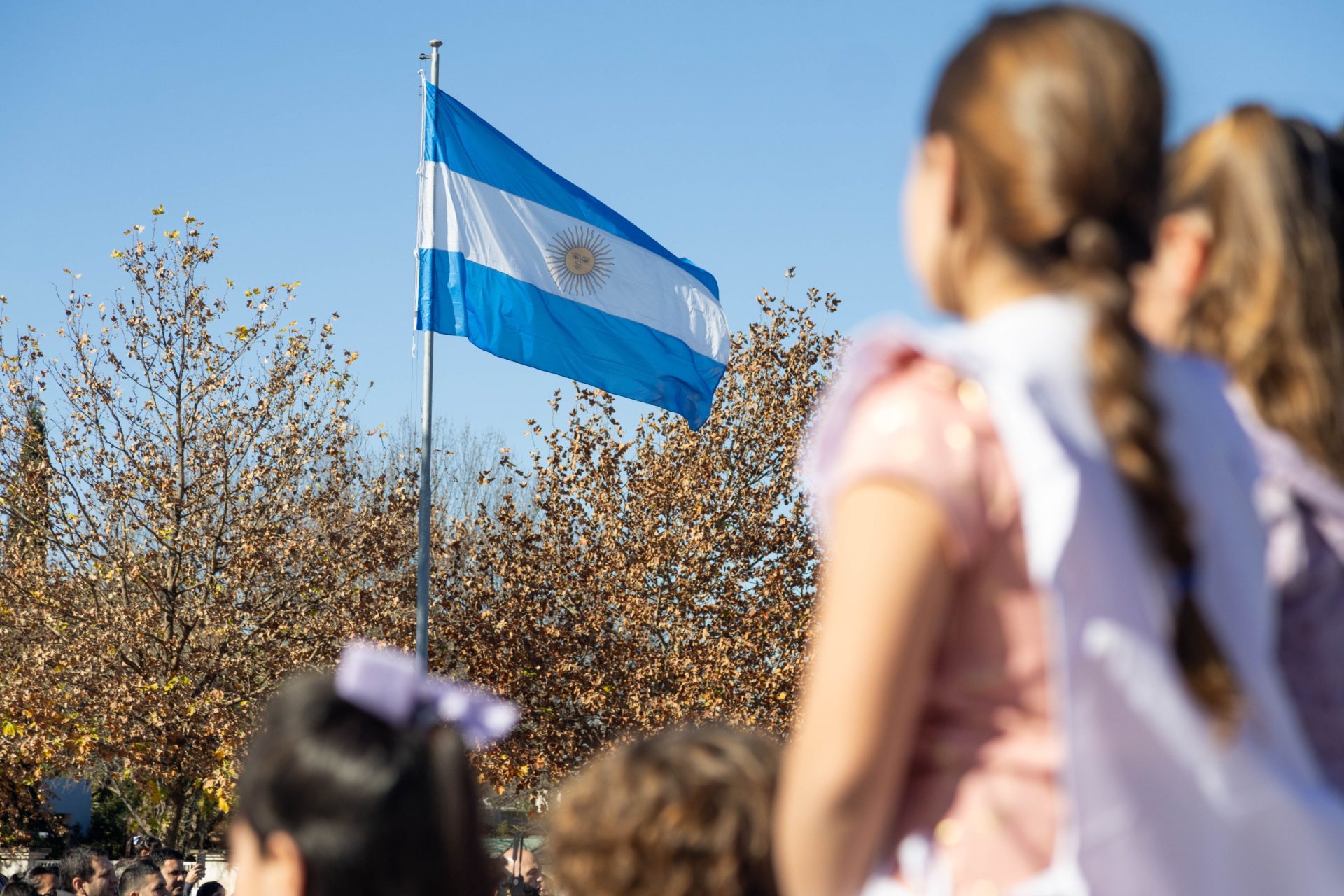 Cerca de mil estudiantes prometieron lealtad a la bandera en General Pico