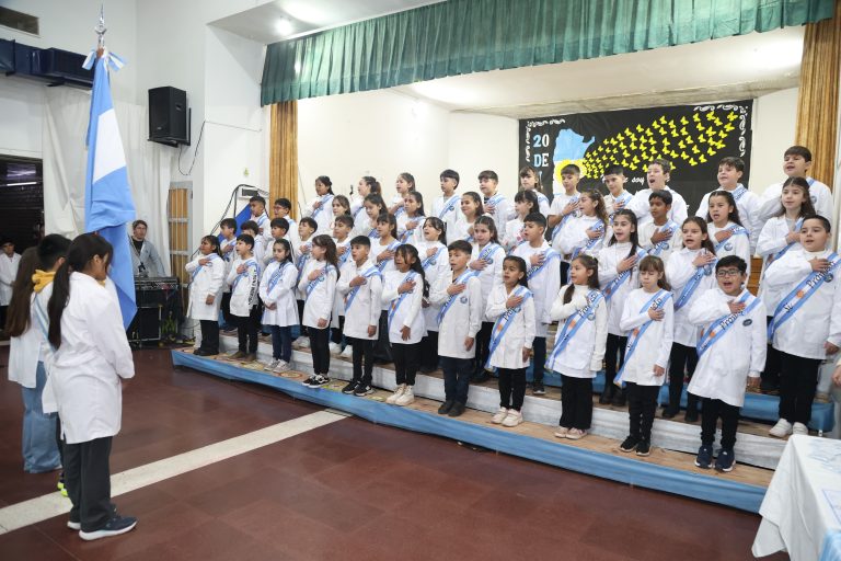 General Pico celebra el Día de la Bandera con la promesa de alumnos de la Escuela N°237