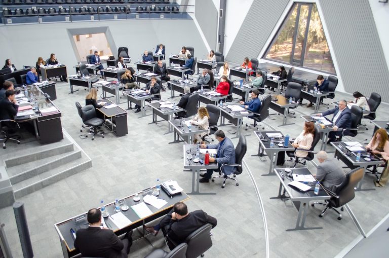 563 viviendas y 15 CDI paralizados: diputados pampeanos reclaman a Nación