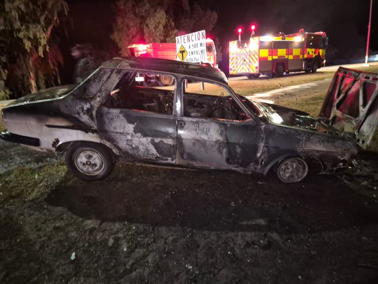 Incendio consumió un Renault 12 en el acceso a Quemú Quemú
