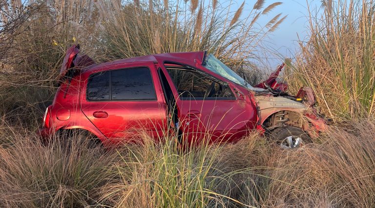 Volcó un auto en la Ruta 9: el conductor quedó en observación en el hospital de Ingeniero Luiggi