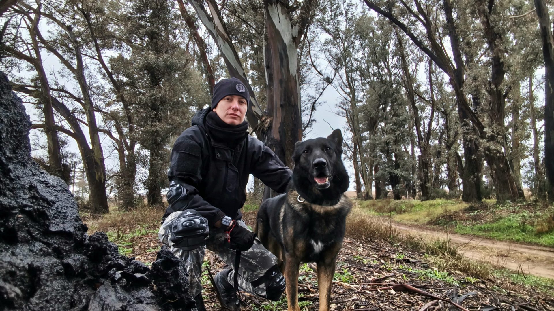 Perro Thor y Cabo Braun: El primer equipo certificado de La Pampa en búsqueda de personas