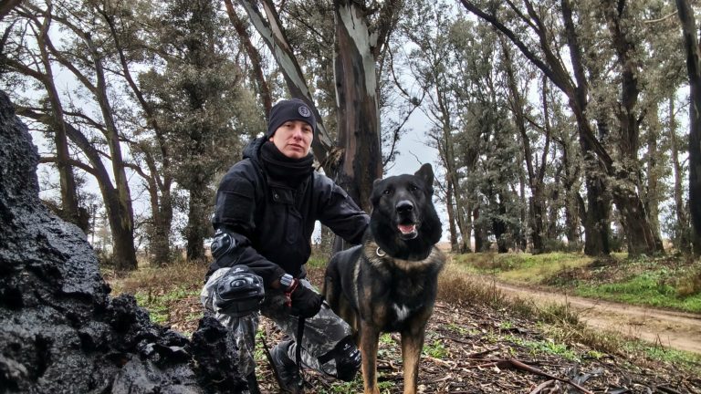 Perro Thor y Cabo Braun: El primer equipo certificado de La Pampa en búsqueda de personas