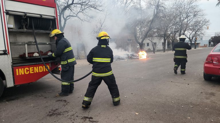 Alerta por un incendio de basura a metros del colegio EPET N° 2