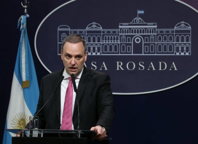 El Gobierno anunció que se inició el proceso para privatizar AySA