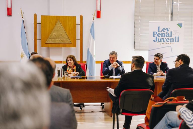 El Ministerio de Desarrollo Social impulsa la capacitación en justicia restaurativa para adolescentes en conflicto con la ley