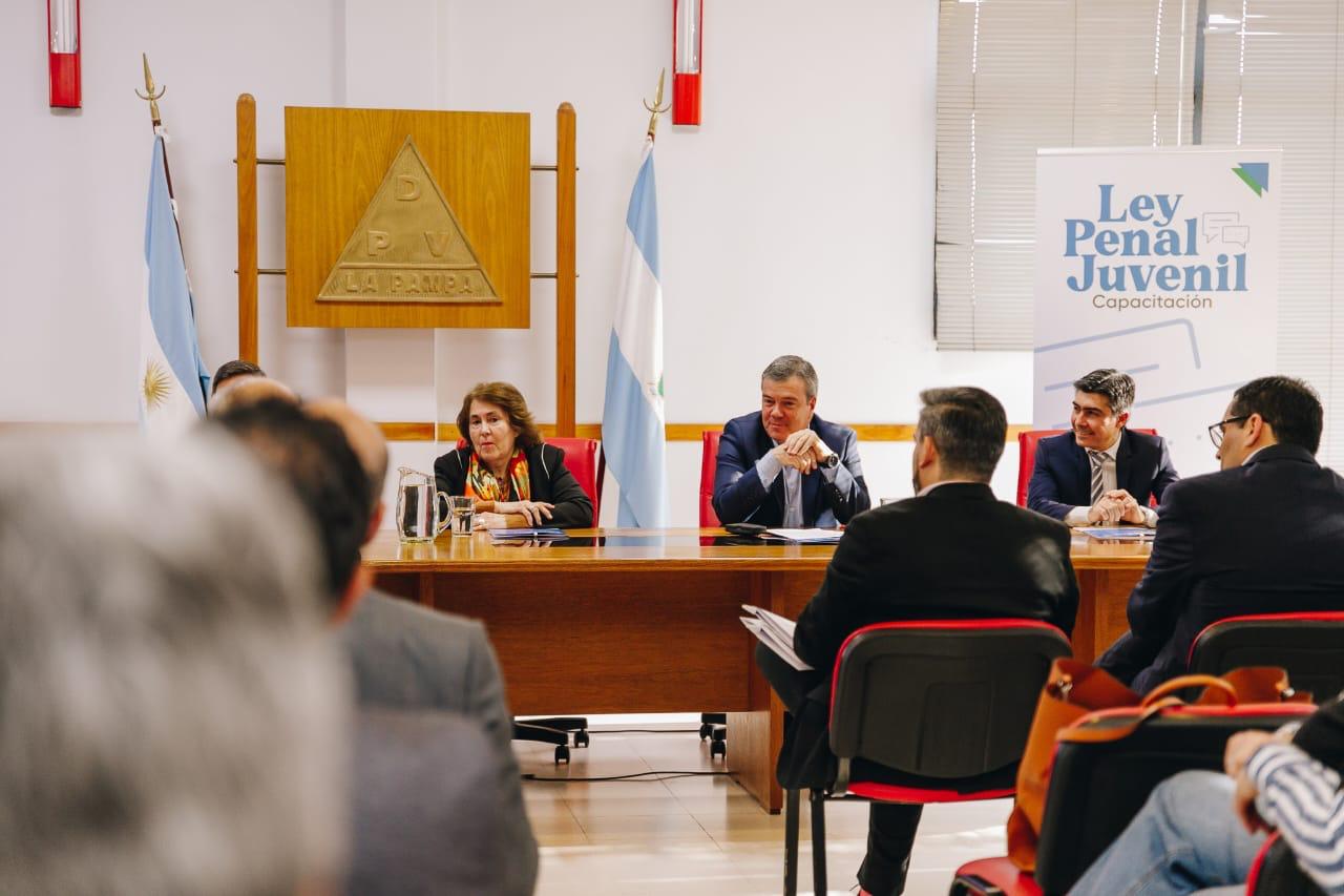 El Ministerio de Desarrollo Social impulsa la capacitación en justicia restaurativa para adolescentes en conflicto con la ley