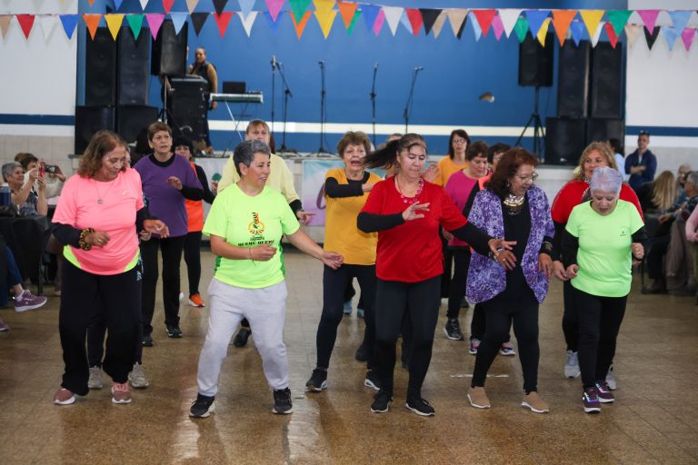 Gran jornada de encuentro y recreación para personas mayores en el Club Argentino
