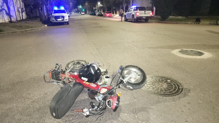 Colisión en General Pico: una motociclista fue hospitalizada tras un choque en la calle 25