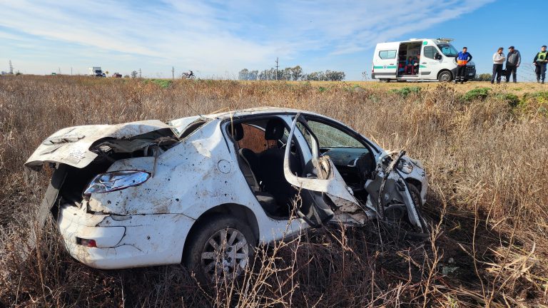 Vuelco en la Ruta 102 entre General Pico y Metileo: una mujer de Castex fue hospitalizada por precaución