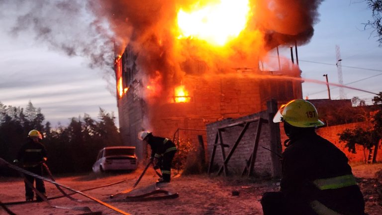 En imágenes: las impactantes postales que dejó el voraz incendio en calle 36