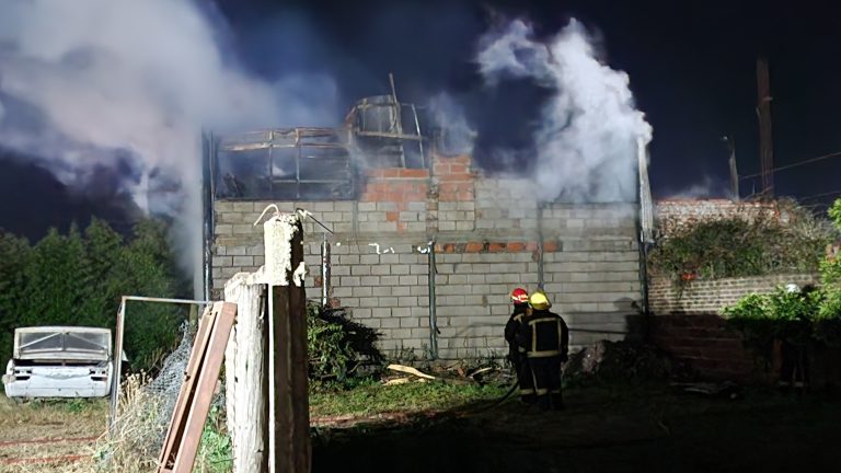 “No quedó nada, colapsó todo”: La definición de Ariel Farias sobre el voraz incendio que consumió una vivienda de tres pisos