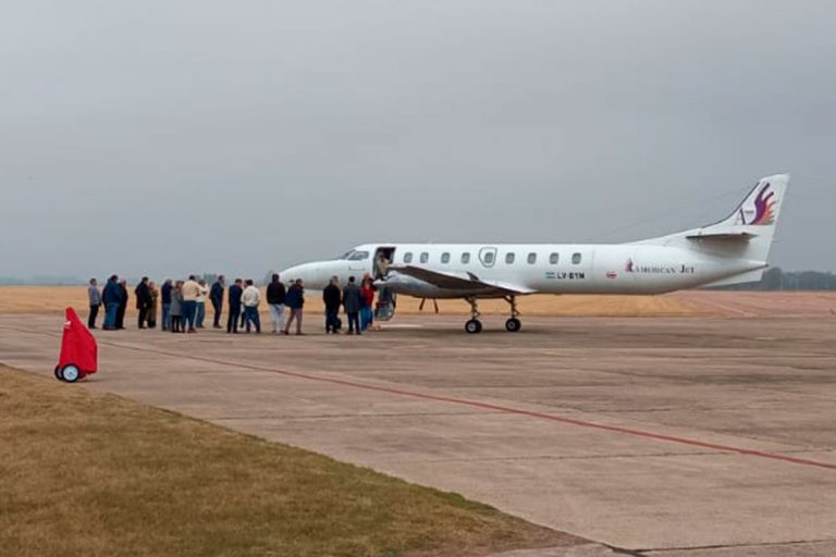 American Jet aterrizó en Pico para cerrar acuerdo por vuelos comerciales a Buenos Aires