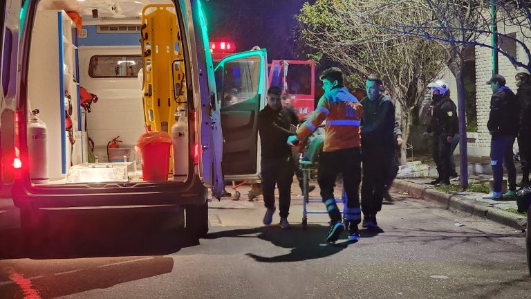Incendio de vivienda: dos personas hospitalizadas por inhalación de humo