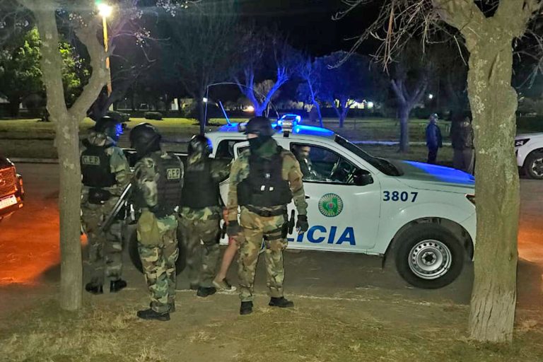Tres detenidos tras el robo de una importante suma de dinero entre pesos y dólares en el barrio Ferro de General Pico