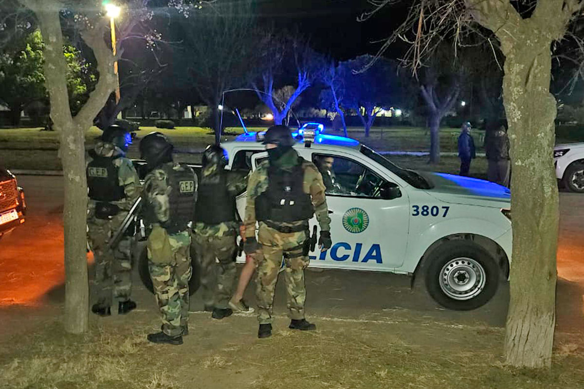 Tres detenidos tras el robo de una importante suma de dinero entre pesos y dólares en el barrio Ferro de General Pico