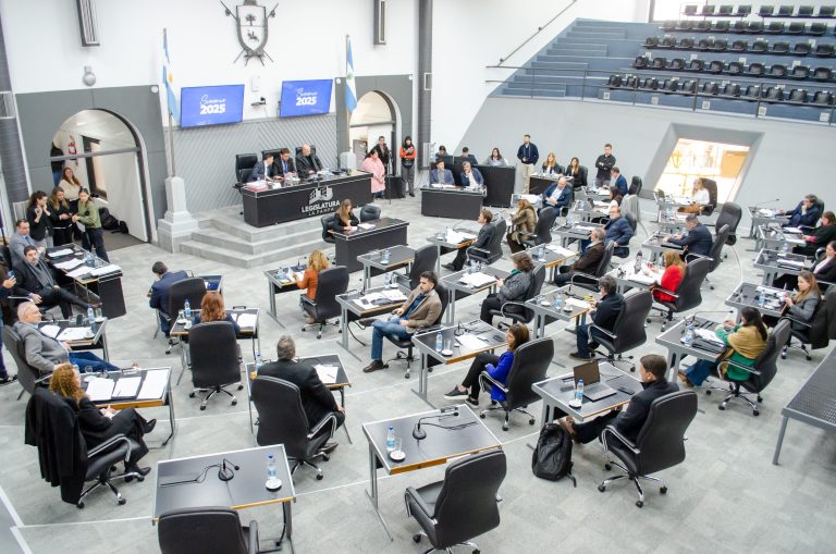 Legisladores rechazan sobre tablas Data Room de El Medanito y derivan debate a comisiones