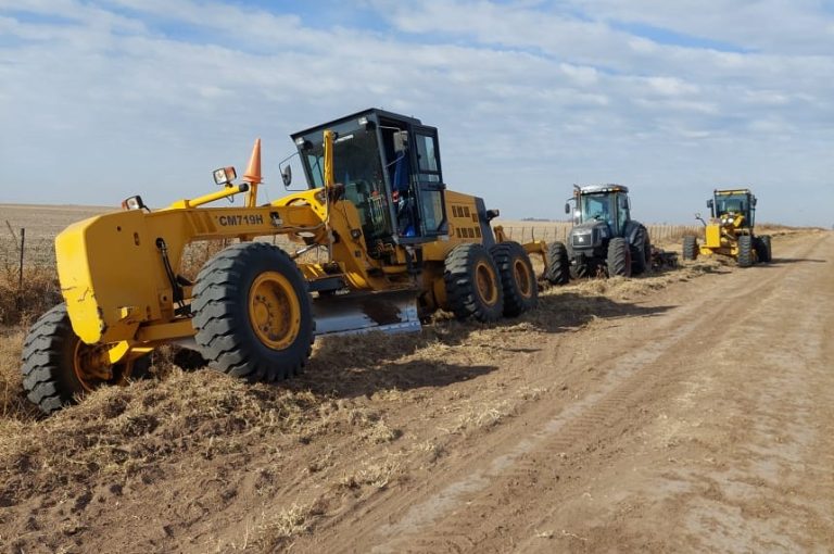 General Pico: nueva motoniveladora para reforzar el trabajo de mantenimiento en los 349 km de caminos rurales