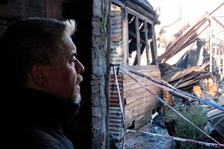 El drama de la familia que lo perdió todo en el incendio de la calle 36: la historia de lucha y el pedido de ayuda para volver a empezar