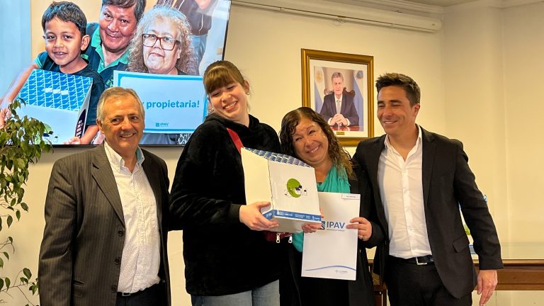 La Pampa: 15 familias obtienen la escritura de sus viviendas, construidas con fondos provinciales