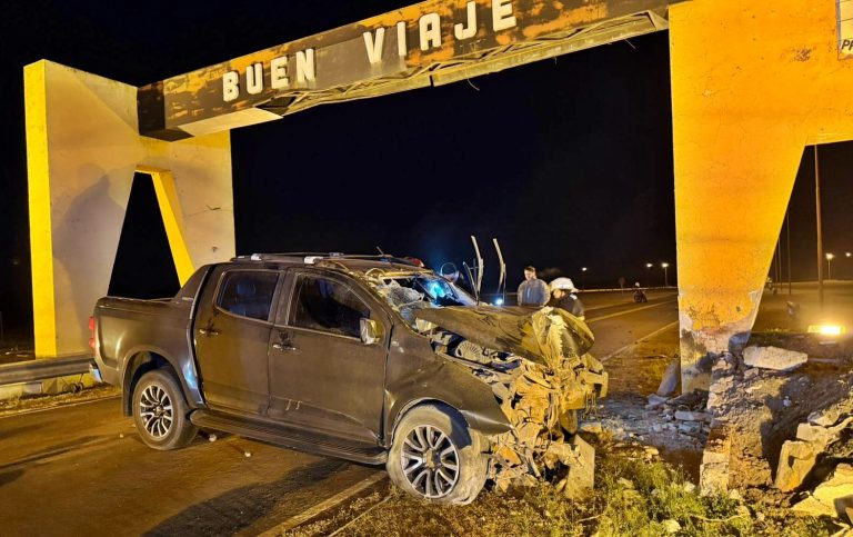 Ingeniero Luiggi: Perdió el control de su camioneta y volcó en el acceso