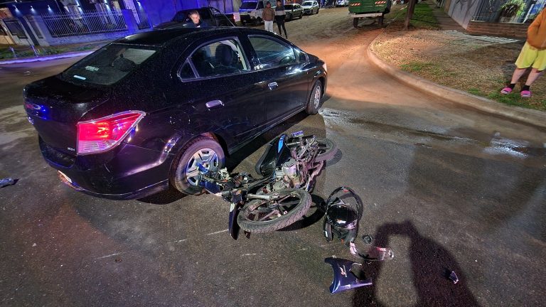 Violento choque en la esquina de las calles 25 y 38: un motociclista hospitalizado