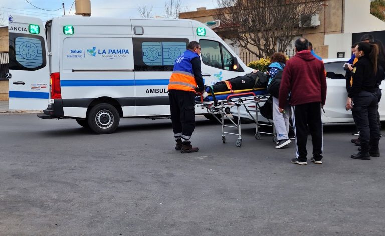 General Pico: Un ciclista de 15 años fue hospitalizado tras ser embestido por un auto en el centro