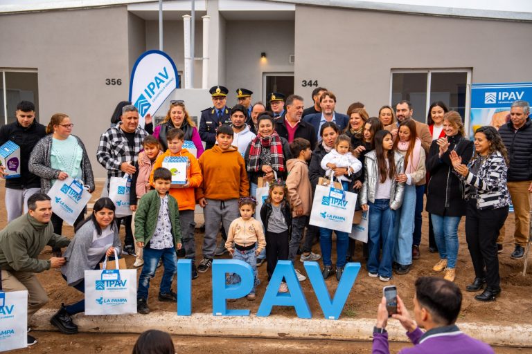 Más que llaves: diez familias de Ingeniero Luiggi logran materializar el sueño de tener una vivienda propia mediante el IPAV