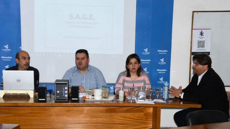 Capacitación para el personal administrativo docente en la provincia