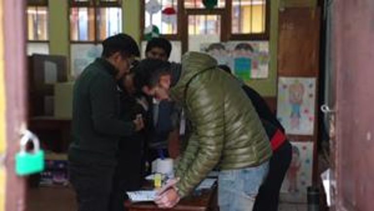 El Tribunal Electoral califica de “tranquila” la media jornada de votación en Bolivia