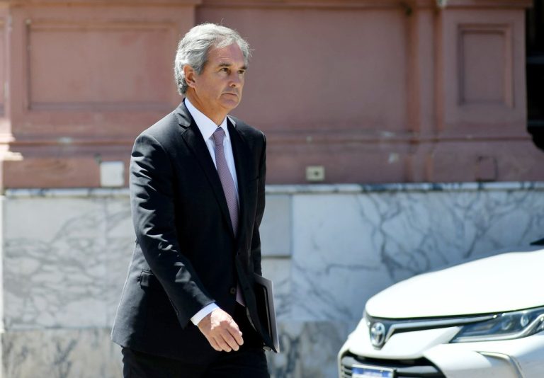 El Gobierno adjudicó $3,788 billones en licitación tras suba de encajes
