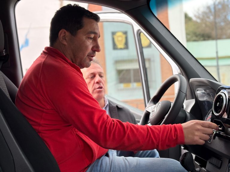 Entrega de vehículos municipales en La Pampa: un impulso a la gestión local