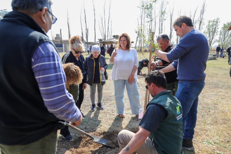 150 nuevos árboles engalanan la Reserva Natural Urbana de General Pico en el Día del Árbol
