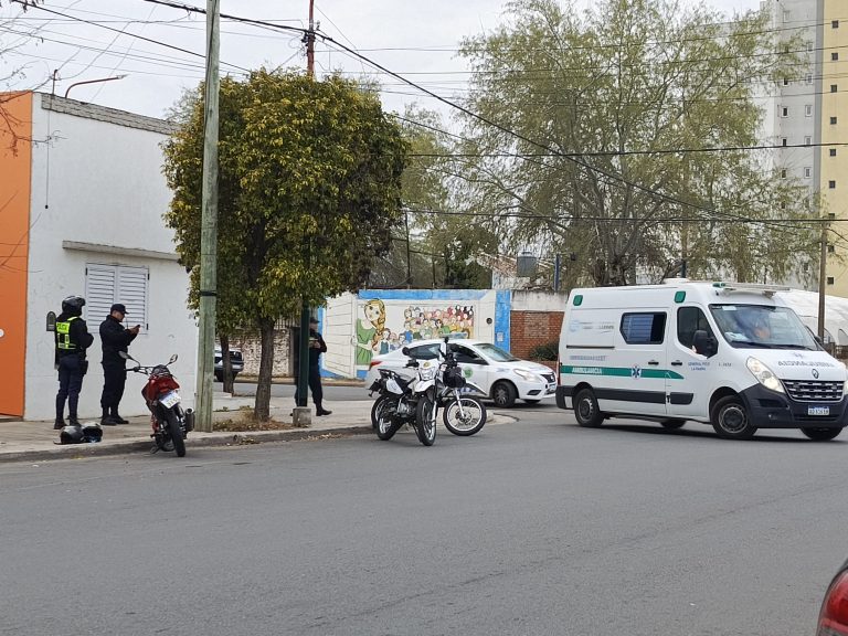 Una pareja hospitalizada tras caer de su moto en General Pico