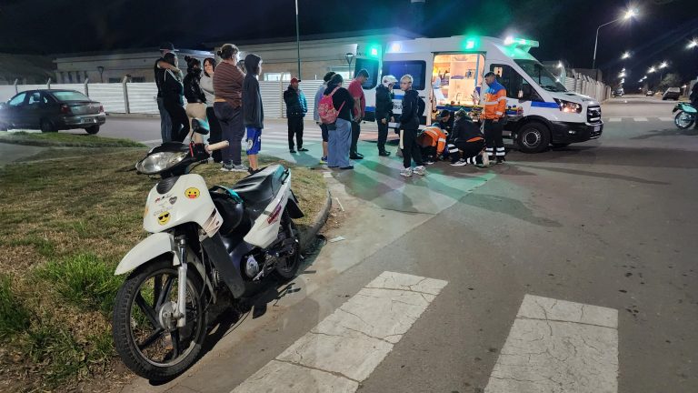 Accidente entre auto y moto deja una mujer herida en General Pico