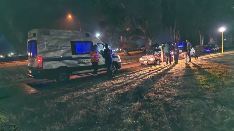 Un auto chocó a un peatón en la Avenida Circunvalación